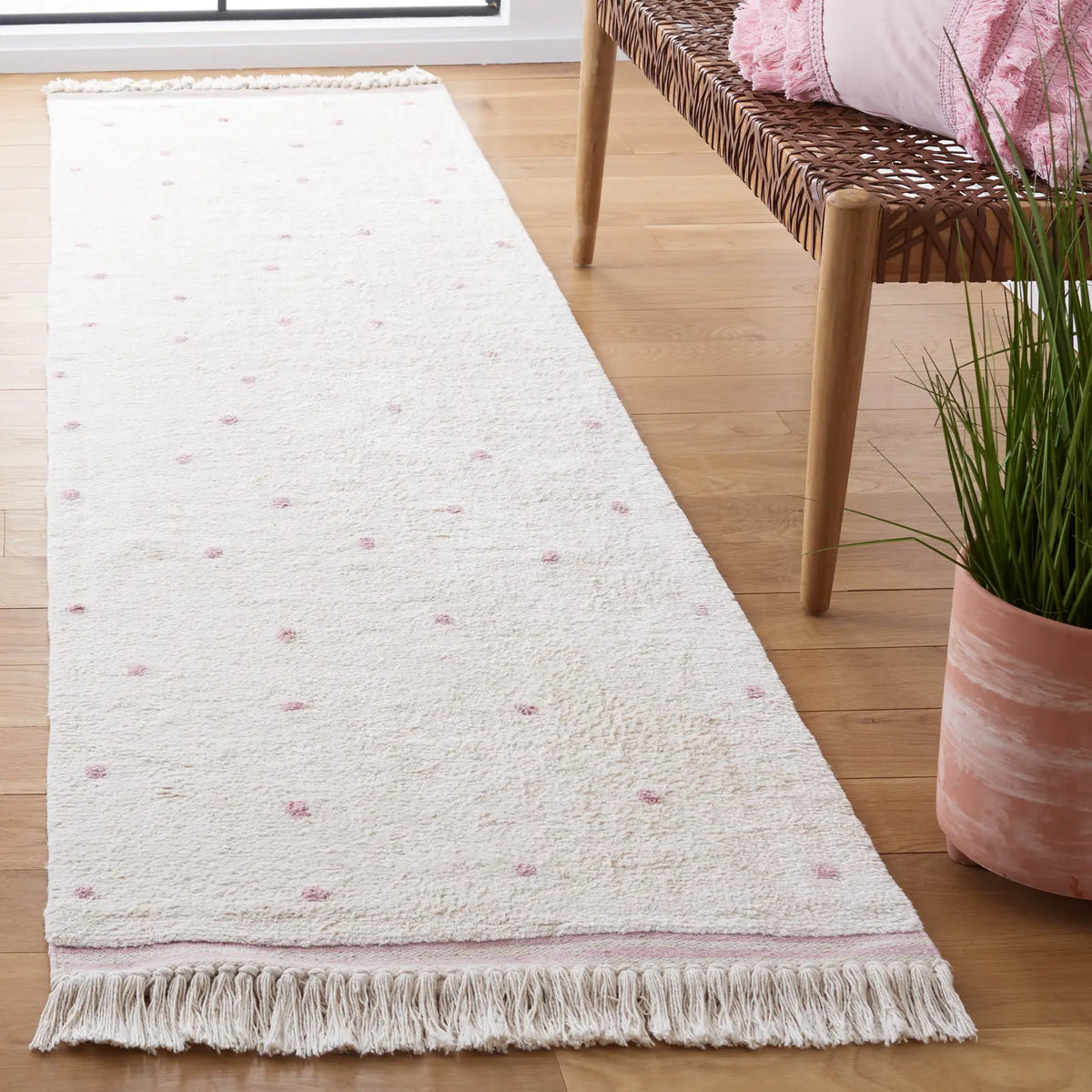 Safavieh Easy Care 2'-3" x 11'-0" Rug in Ivory / Pink