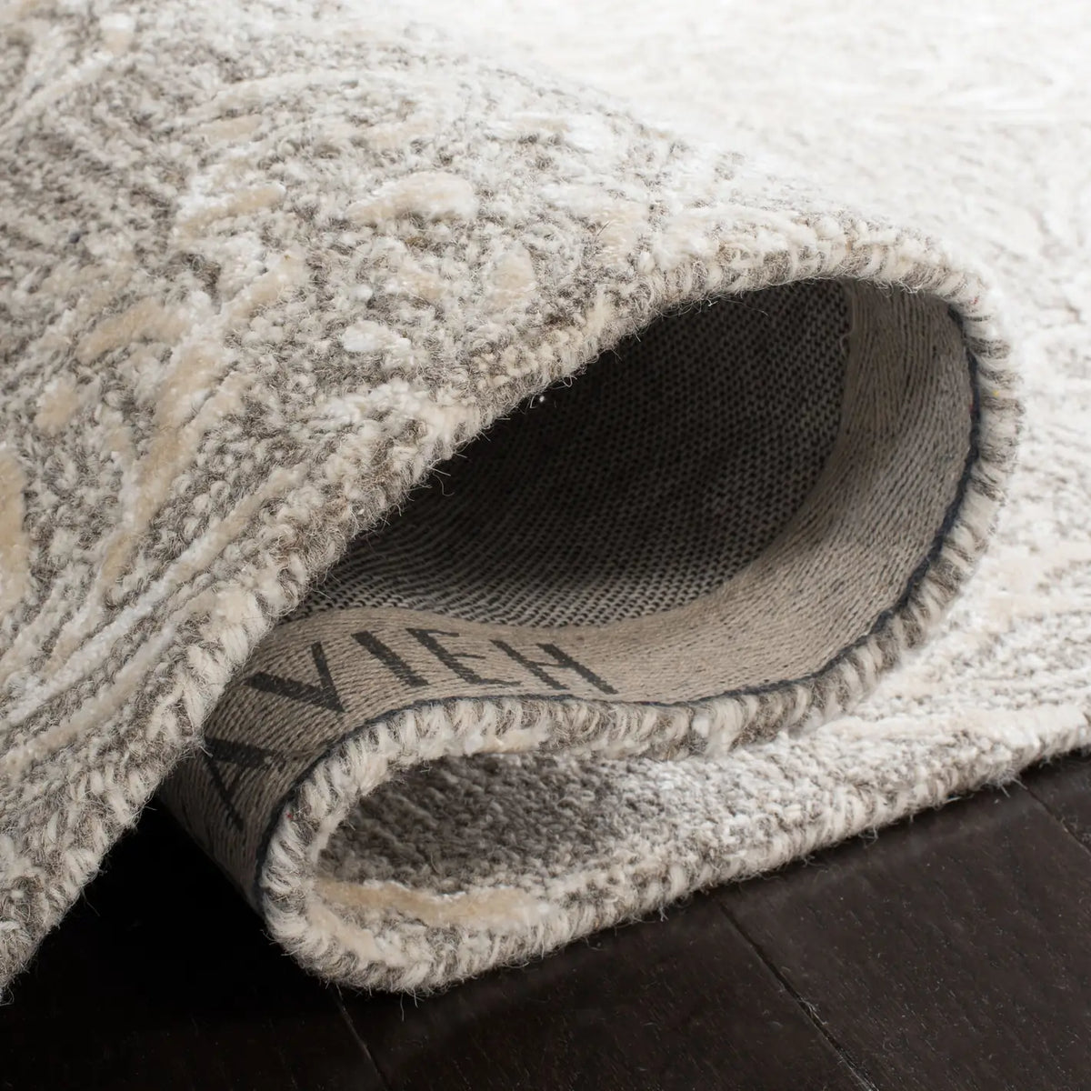 Safavieh Glamour 5'-0" x 8'-0" Rug in Grey / Ivory