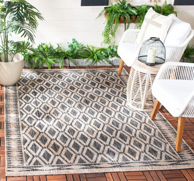 Safavieh Courtyard 4'-0" x 5'-7" Rug in Black / Natural
