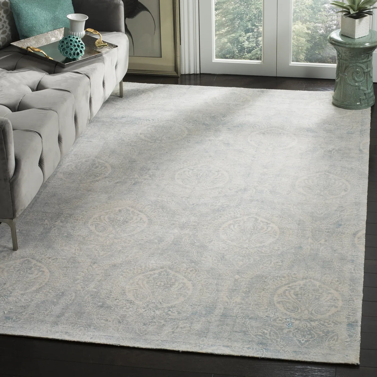 Safavieh Marbella 4'-0" x 6'-0" Rug in Turquoise / Ivory