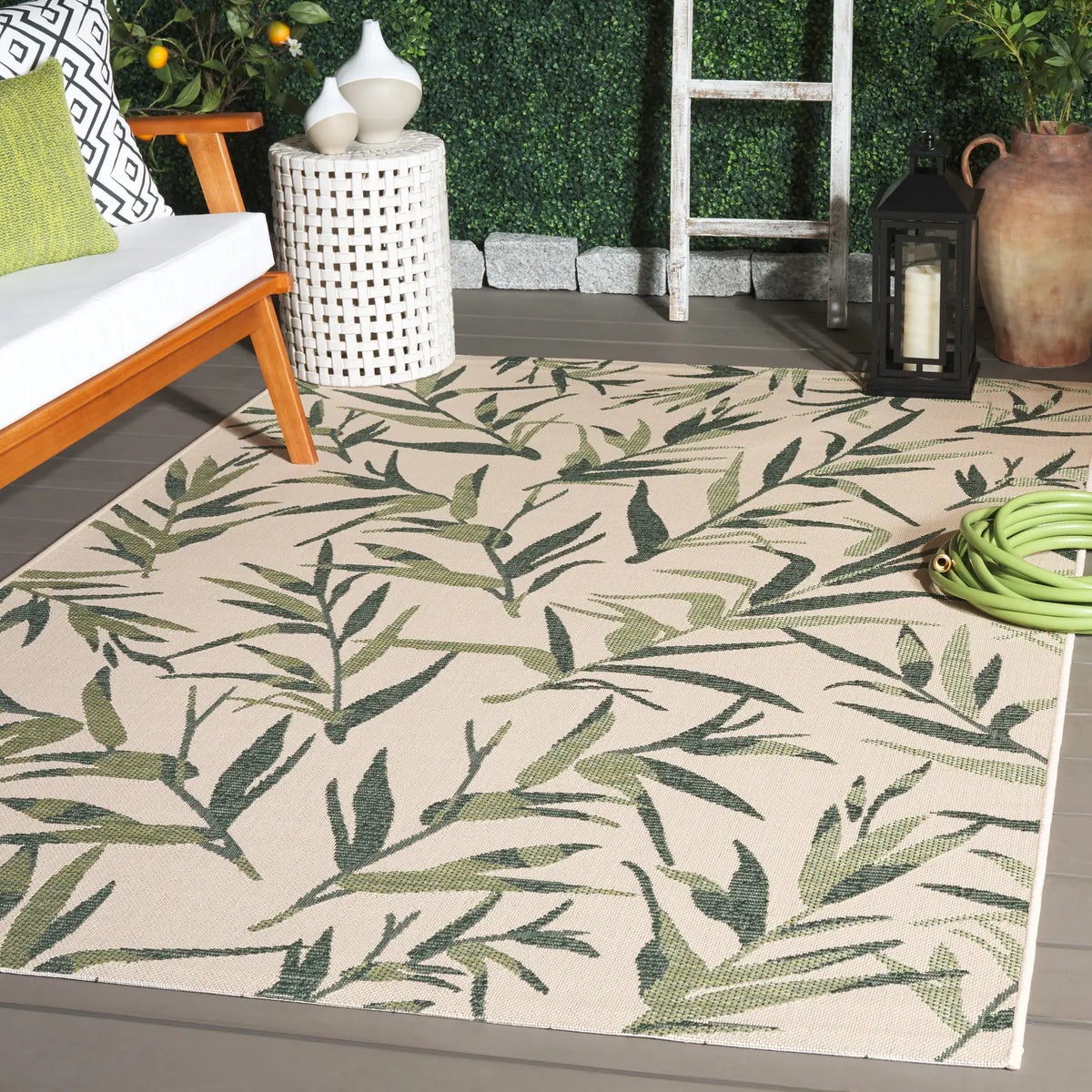 Safavieh Courtyard 4'-0" x 5'-7" Rug in Beige / Sweet Pea