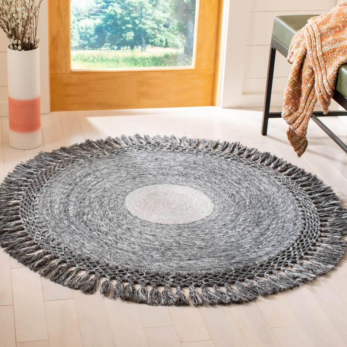 Safavieh Sahara 3'-0" x 3'-0" Rug in Grey / Ivory