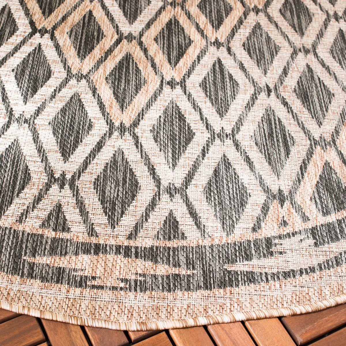 Safavieh Courtyard 6'-7" x 6'-7" Rug in Black / Natural