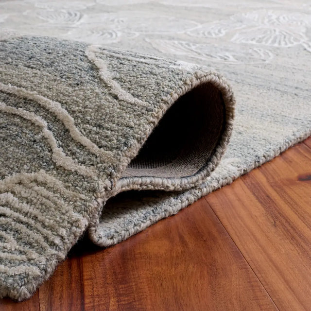 Safavieh Glamour 5'-0" x 8'-0" Rug in Silver / Ivory