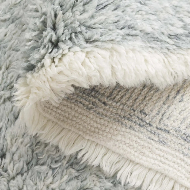 Safavieh Casablanca 4'-0" x 6'-0" Rug in Teal / Ivory