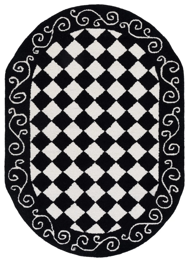 Safavieh Chelsea 4'-6" x 6'-6" Rug in Black / Ivory