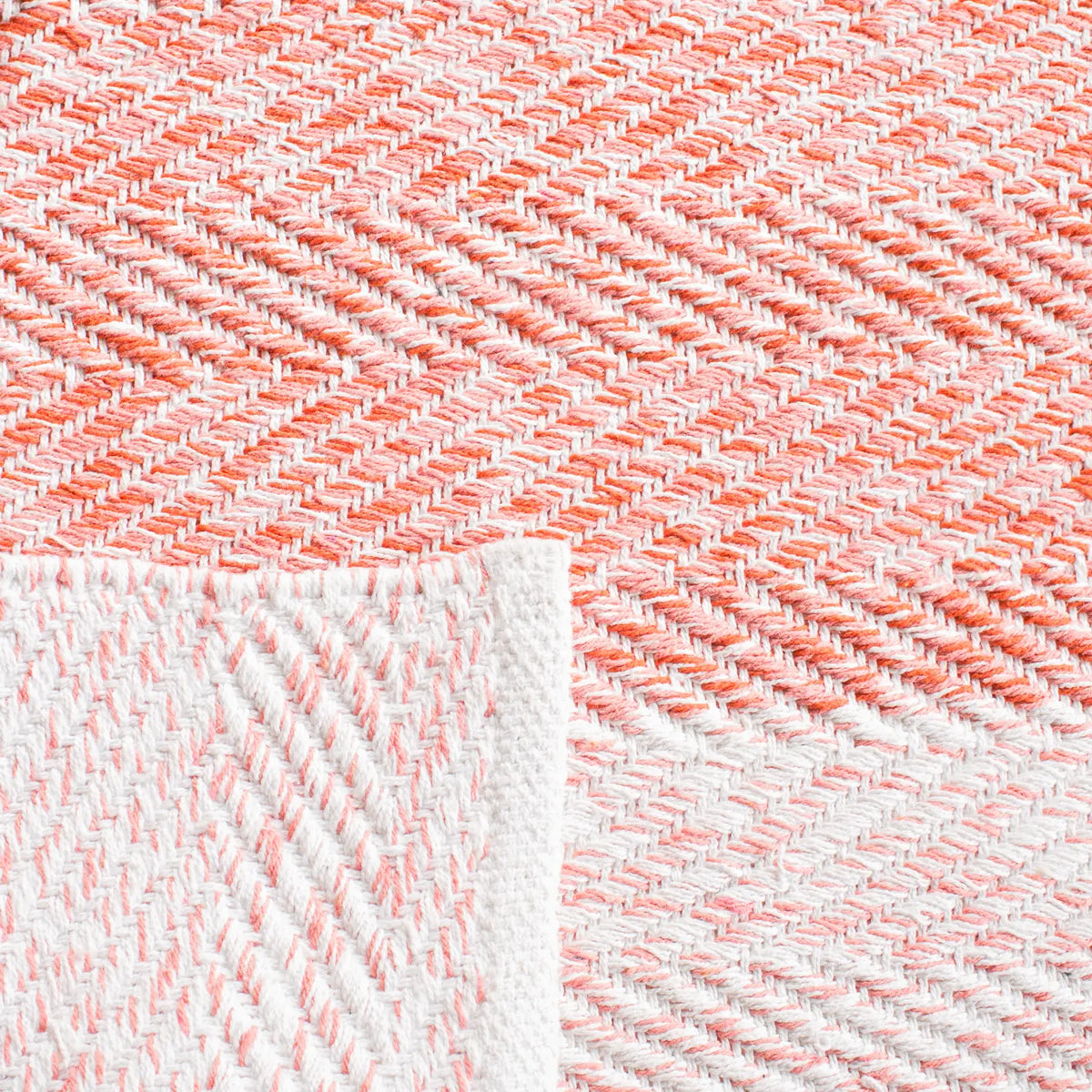 Safavieh Nantucket 4'-0" x 6'-0" Rug in Ivory / Rust