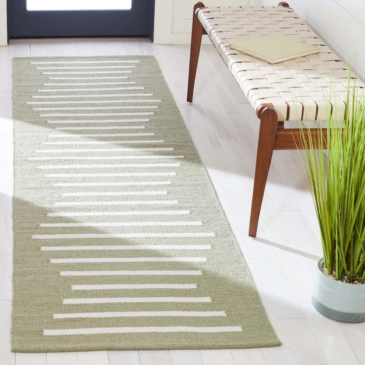 Safavieh Montauk 2'-3" x 8'-0" Rug in Light Green / Ivory