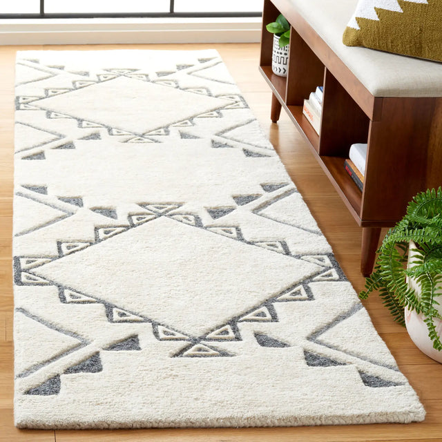 Safavieh Casablanca 2'-3" x 10'-0" Rug in Ivory / Grey