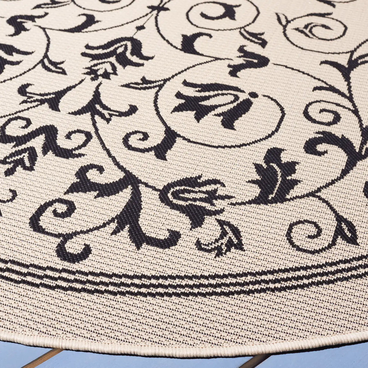 Safavieh Courtyard 6'-7" x 6'-7" Rug in Sand / Black