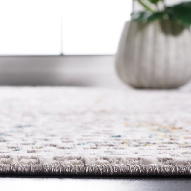 Safavieh Amelia 4'-5" x 6'-5" Rug in Grey / Light Grey