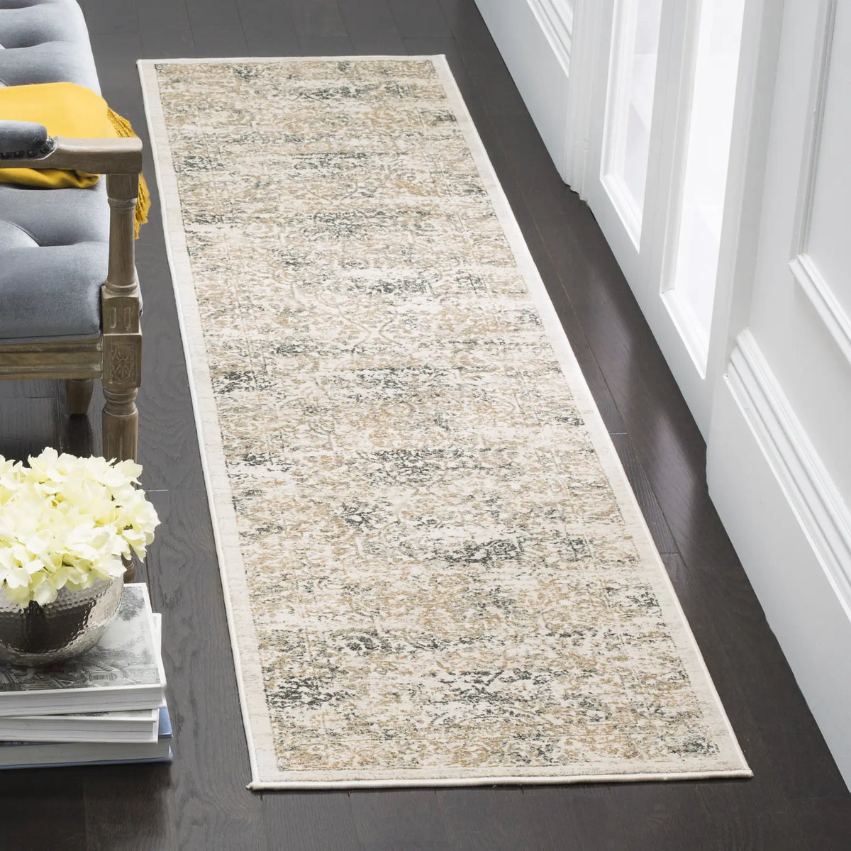 Safavieh Princeton 2'-0" x 10'-0" Rug in Silver / Anthracite