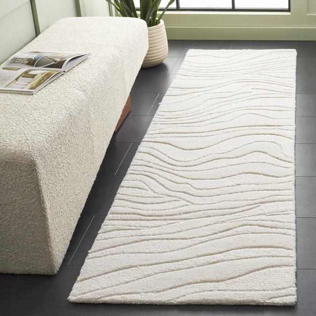 Safavieh Rodeo Drive 2'-3" x 8'-0" Rug in Ivory