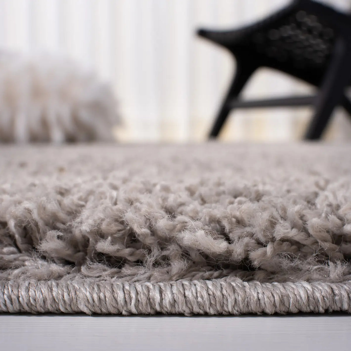 Safavieh Venus Shag 500 4'-0" x 6'-0" Rug in Taupe
