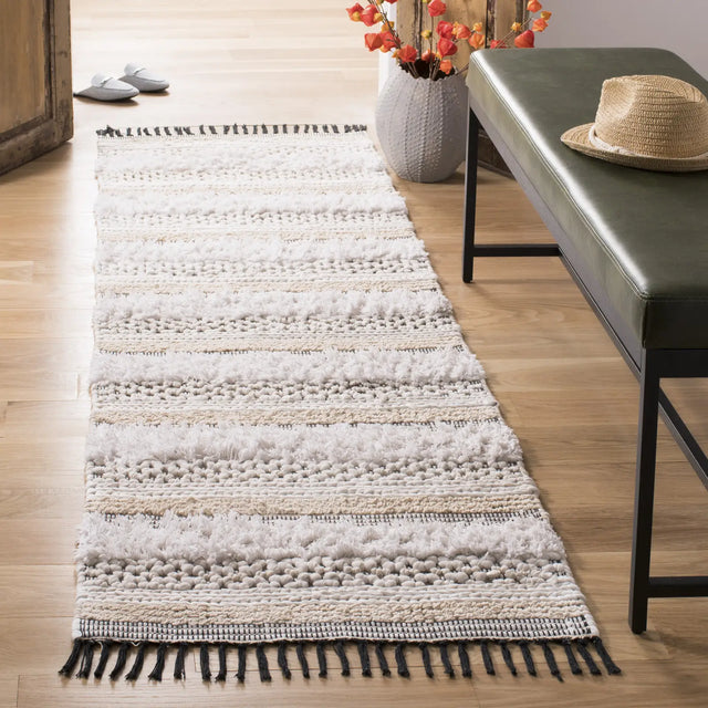 Safavieh Boston 2'-3" x 8'-0" Rug in Ivory / Beige