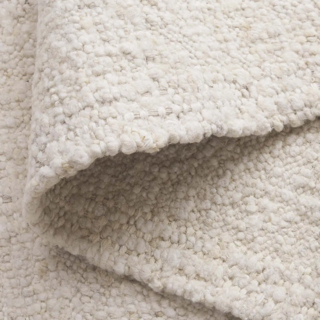 Safavieh Manhattan 4'-0" x 6'-0" Rug in Ivory