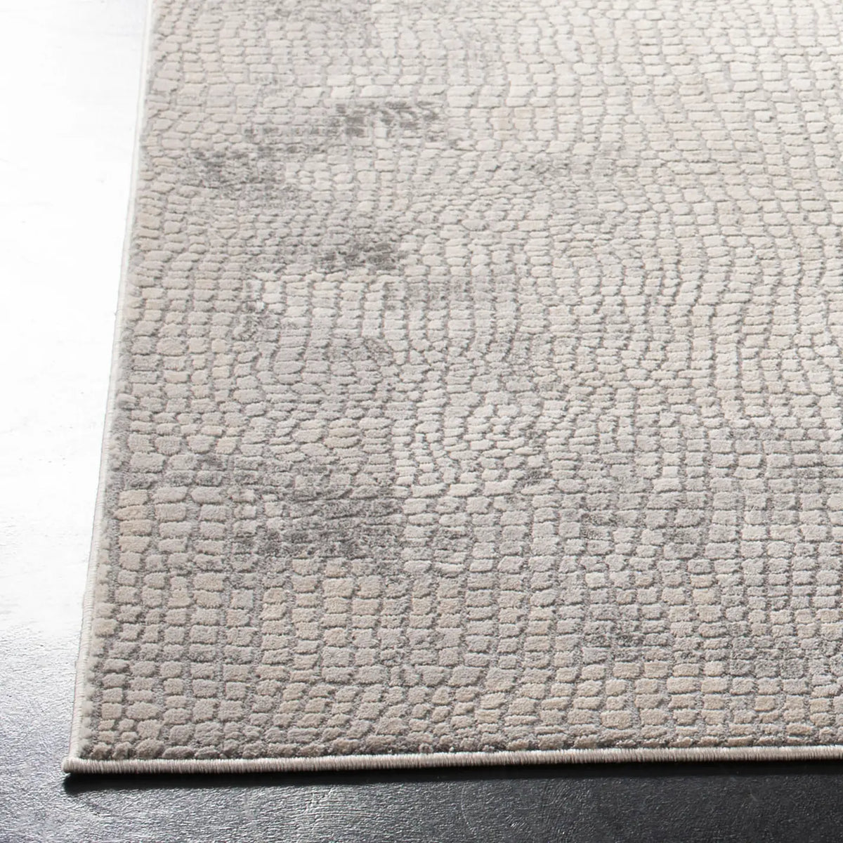 Safavieh Meadow 100 4'-0" x 6'-0" Rug in Taupe / Grey