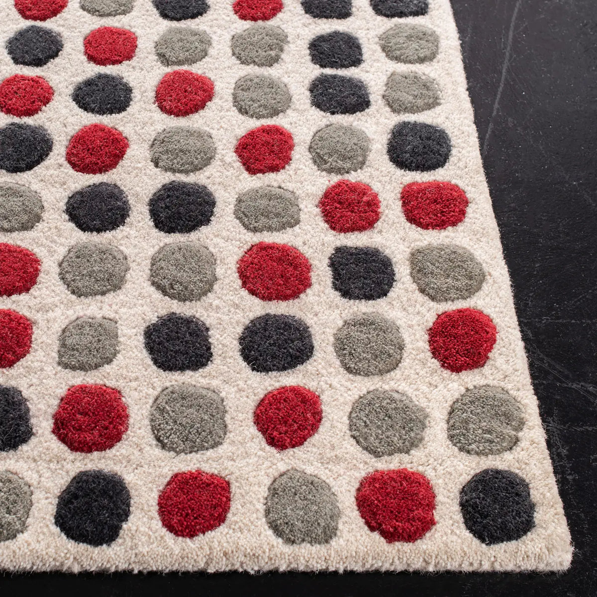 Safavieh Soho 6'-0" x 9'-0" Rug in Ivory / Multi