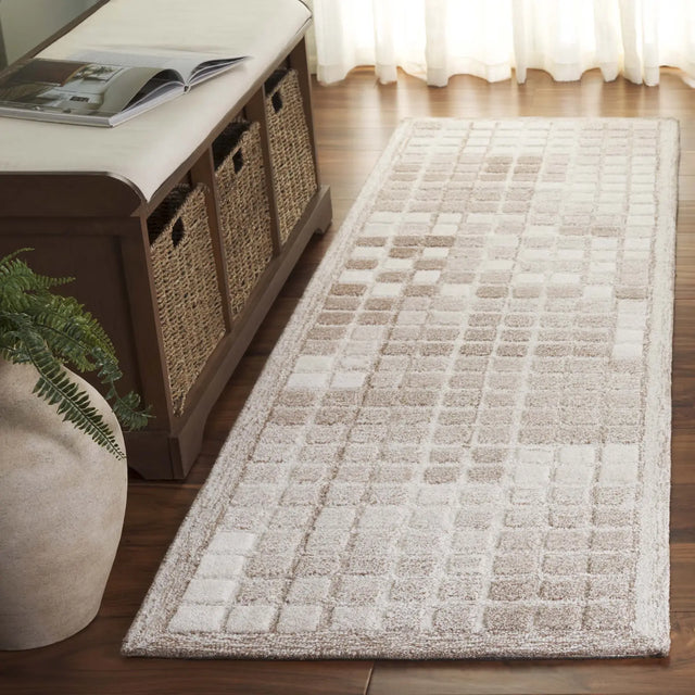 Safavieh Ebony 2'-3" x 8'-0" Rug in Ivory / Brown