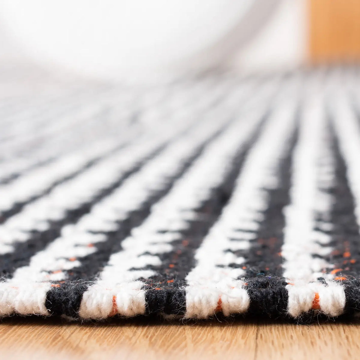Safavieh Montauk 5'-0" x 8'-0" Rug in Orange / Multi