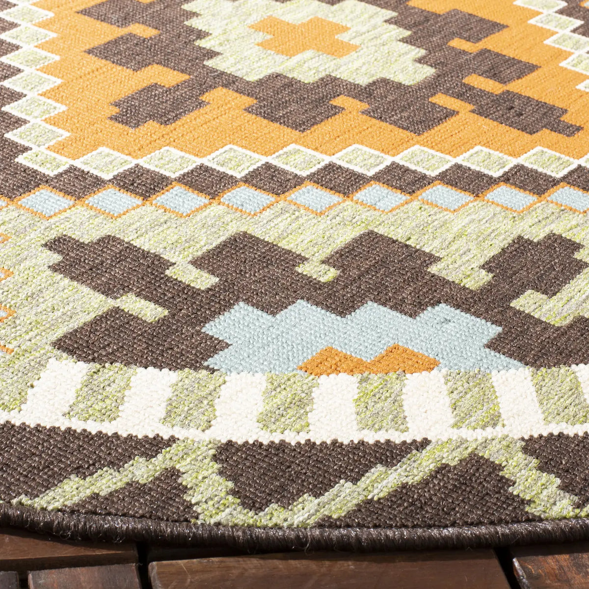 Safavieh Veranda 5'-3" x 5'-3" Rug in Green / Terracotta