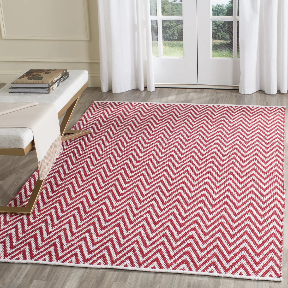 Safavieh Montauk 5'-0" x 7'-0" Rug in Red / Ivory