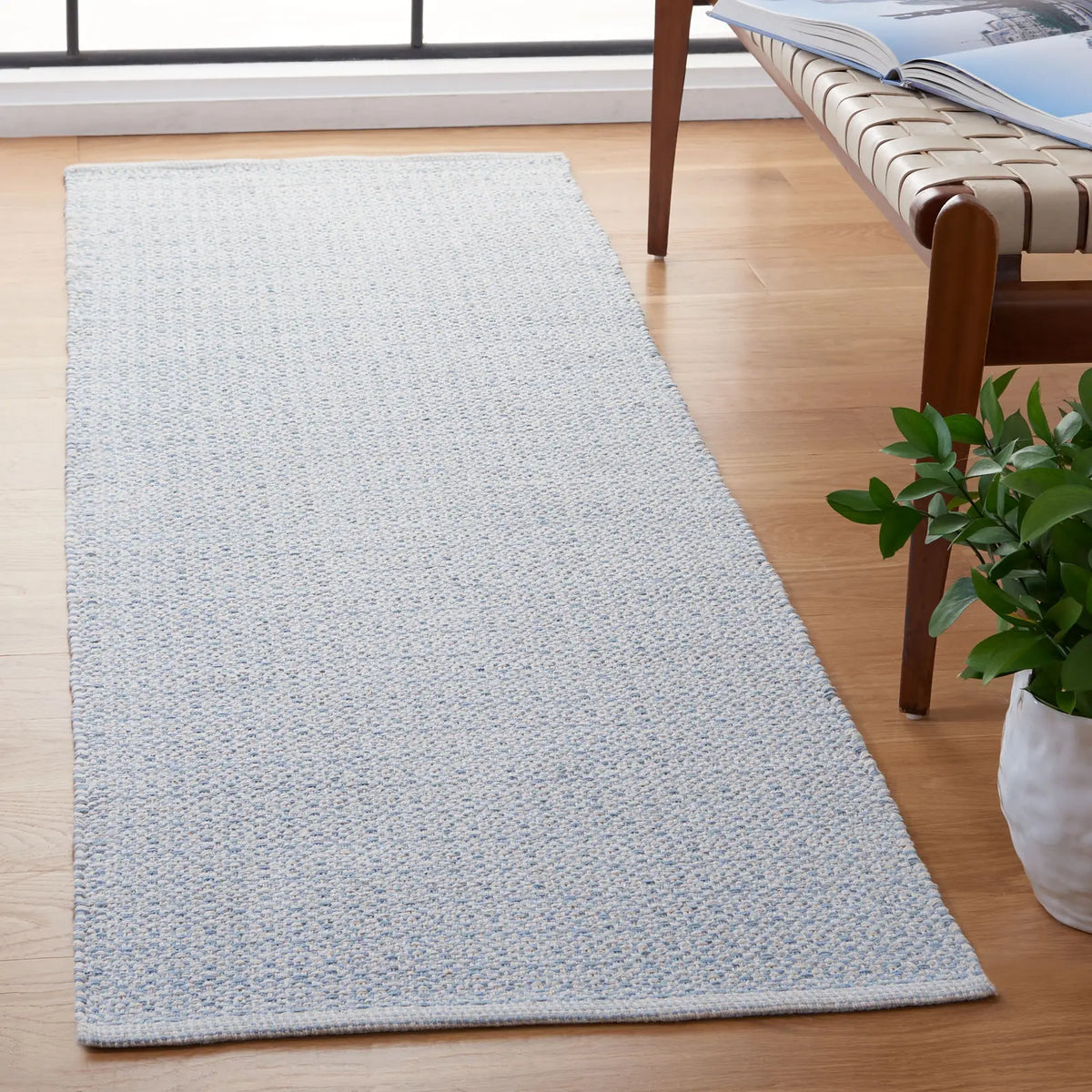 Safavieh Montauk 2'-3" x 7'-0" Rug in Ivory / Light Blue