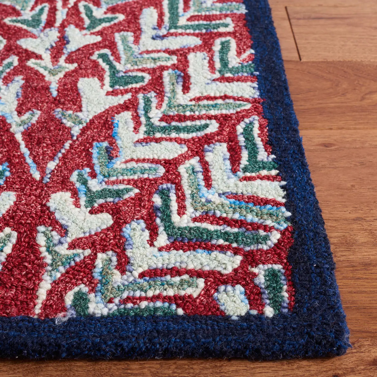 Safavieh Capri 4'-0" x 6'-0" Rug in Red / Green