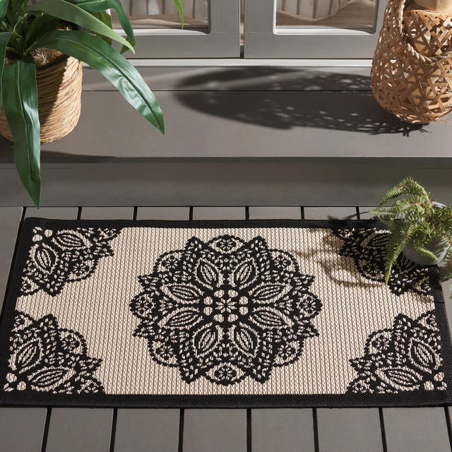 Safavieh Courtyard 2'-0" x 3'-7" Rug in Beige / Black