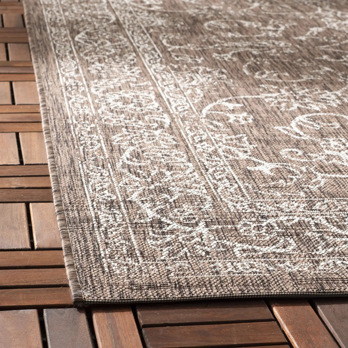 Safavieh Courtyard 4'-0" x 5'-7" Rug in Brown / Ivory