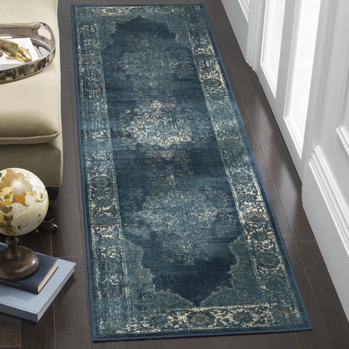 Safavieh Vintage 2'-2" x 8'-0" Rug in Navy