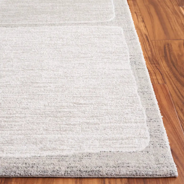 Safavieh Northport 5'-3" x 7'-6" Rug in Ivory / Grey