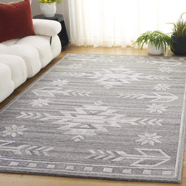Safavieh Soho 4'-0" x 6'-0" Rug in Grey / Ivory