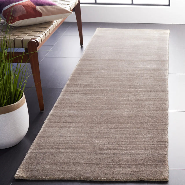 Safavieh Himalaya 2'-3" x 8'-0" Rug in Taupe
