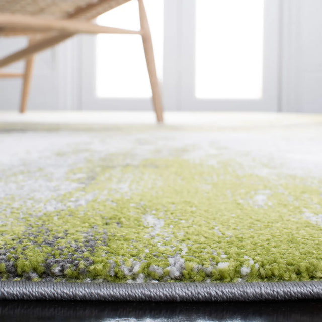 Safavieh Galaxy 4'-0" x 6'-0" Rug in Grey / Green