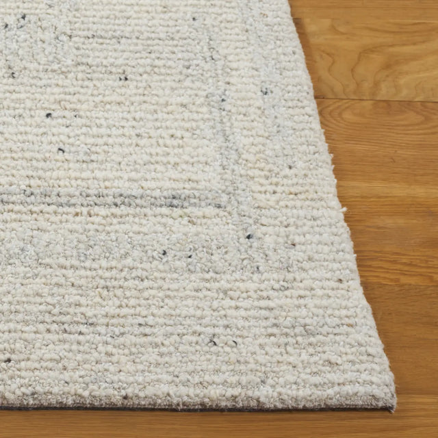 Safavieh Pine 4'-0" x 6'-0" Rug in Beige / Grey