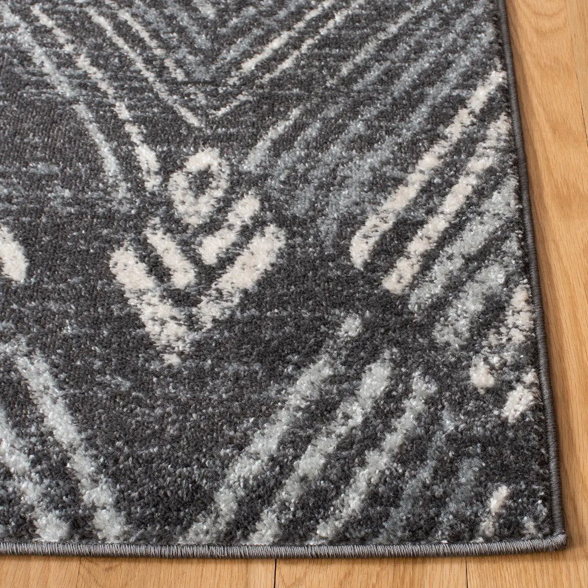 Safavieh Amsterdam 4'-0" x 6'-0" Rug in Dark Grey / Light Grey