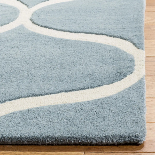 Safavieh Cambridge 4'-0" x 6'-0" Rug in Light Blue / Ivory