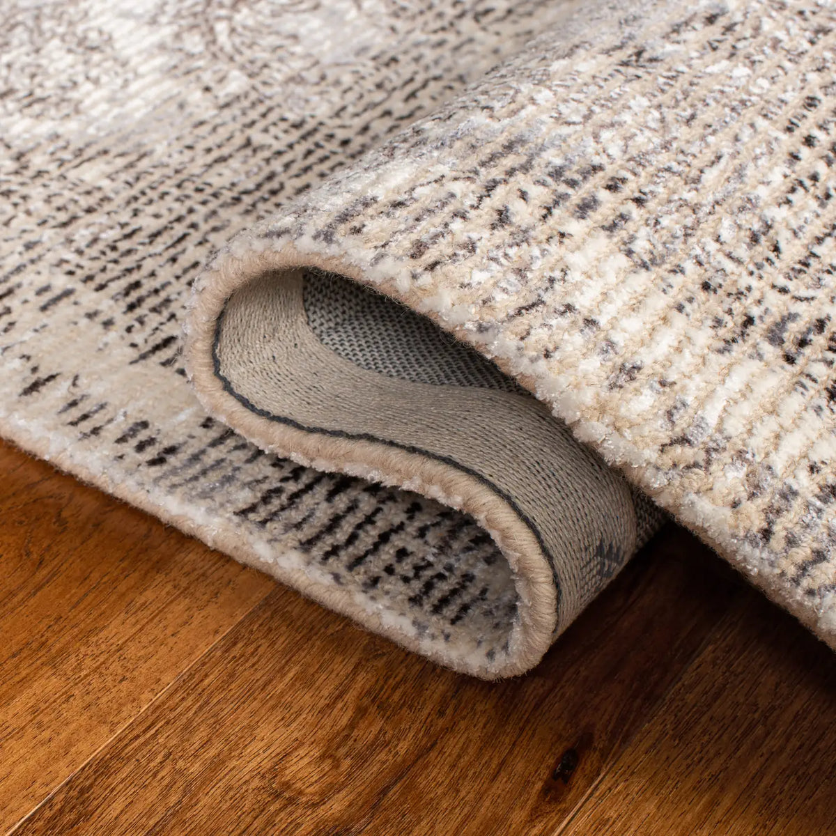 Safavieh Mirage 5'-0" x 8'-0" Rug in Silver / Ivory