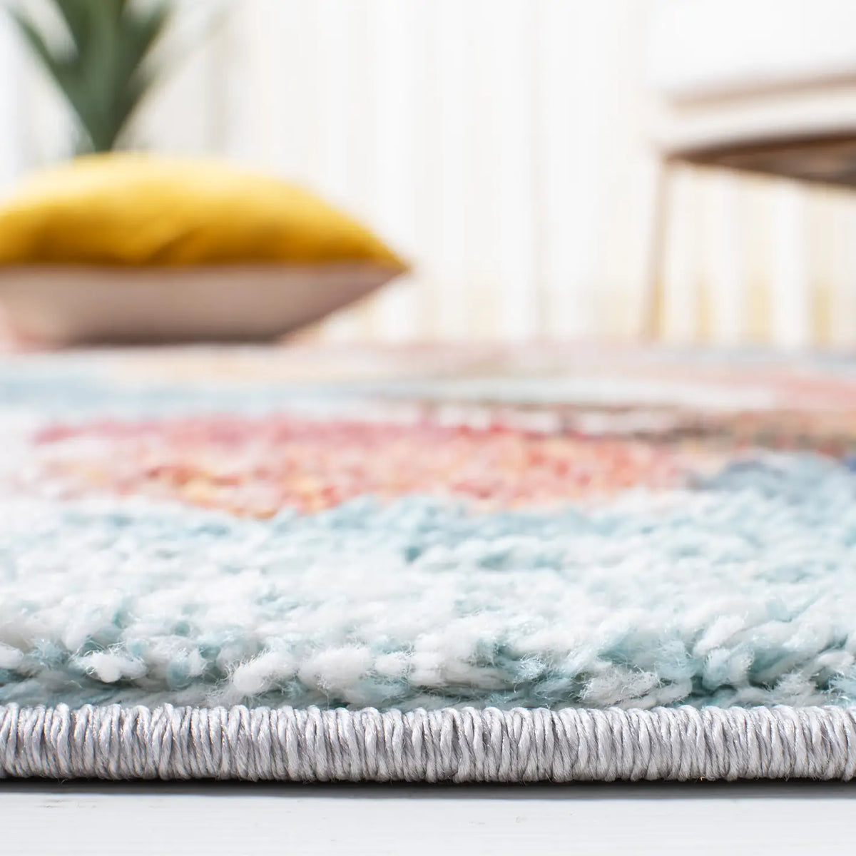 Safavieh Calista 4'-5" x 6'-5" Rug in Red / Blue
