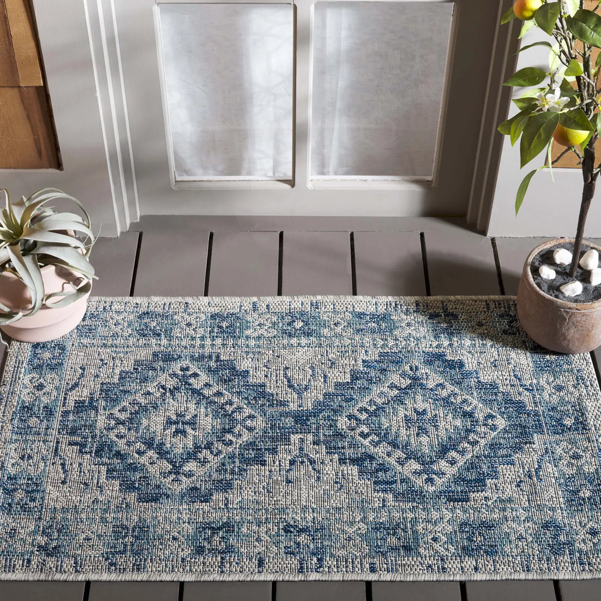 Safavieh Courtyard 2'-0" x 3'-7" Rug in Light Grey / Blue