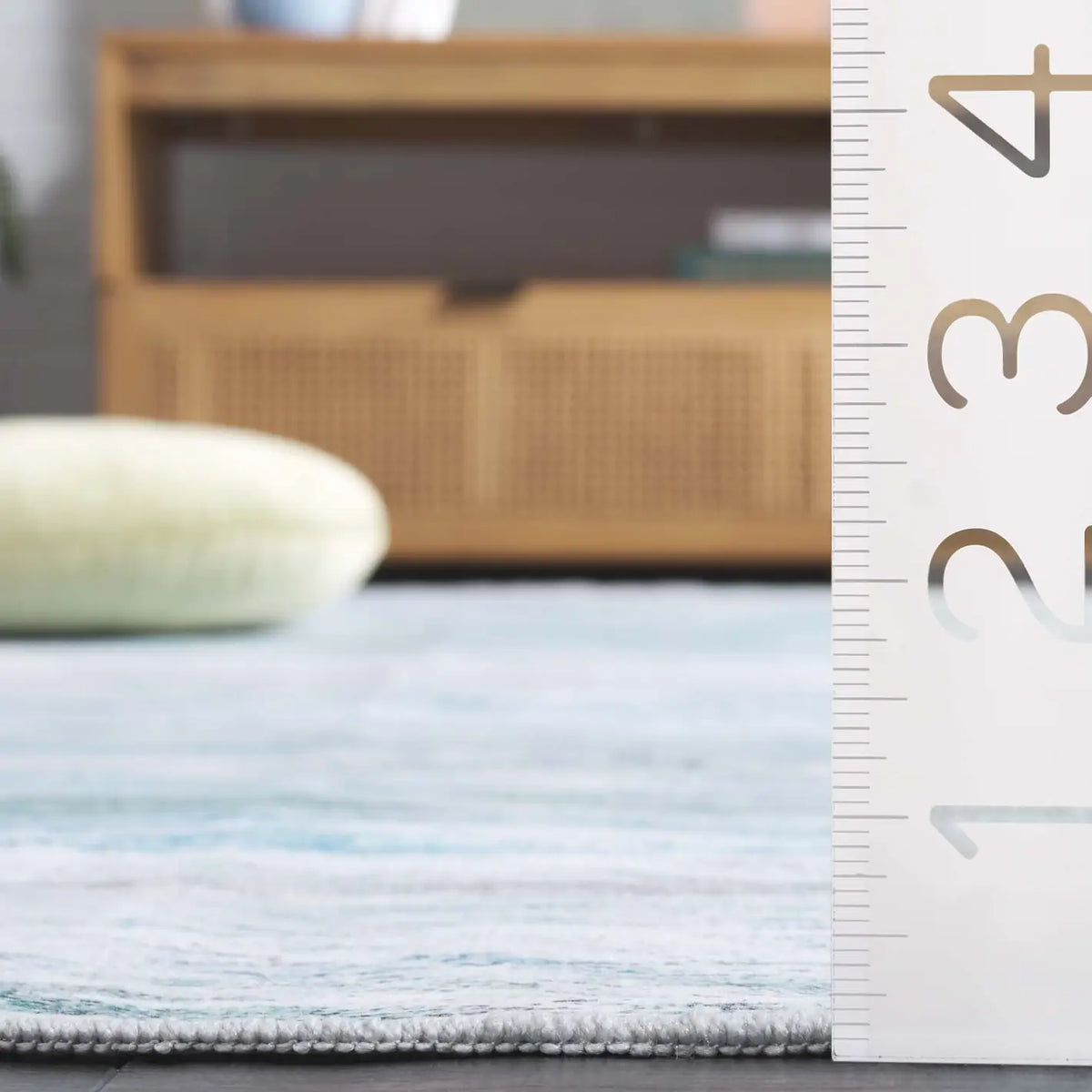 Safavieh Malibu 4'-0" x 6'-0" Rug in Grey / Aqua
