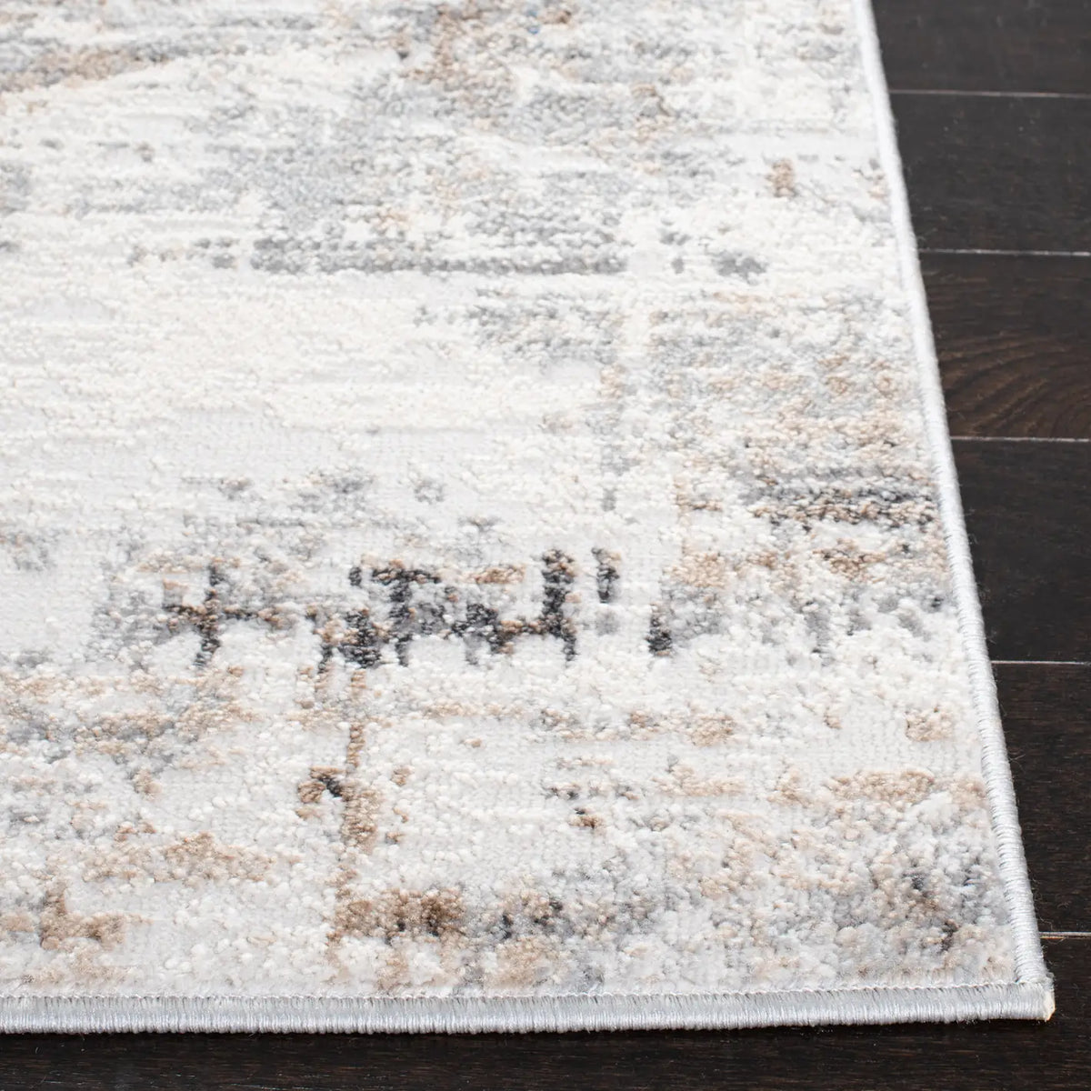 Safavieh Amelia 4'-5" x 6'-5" Rug in Ivory / Gold