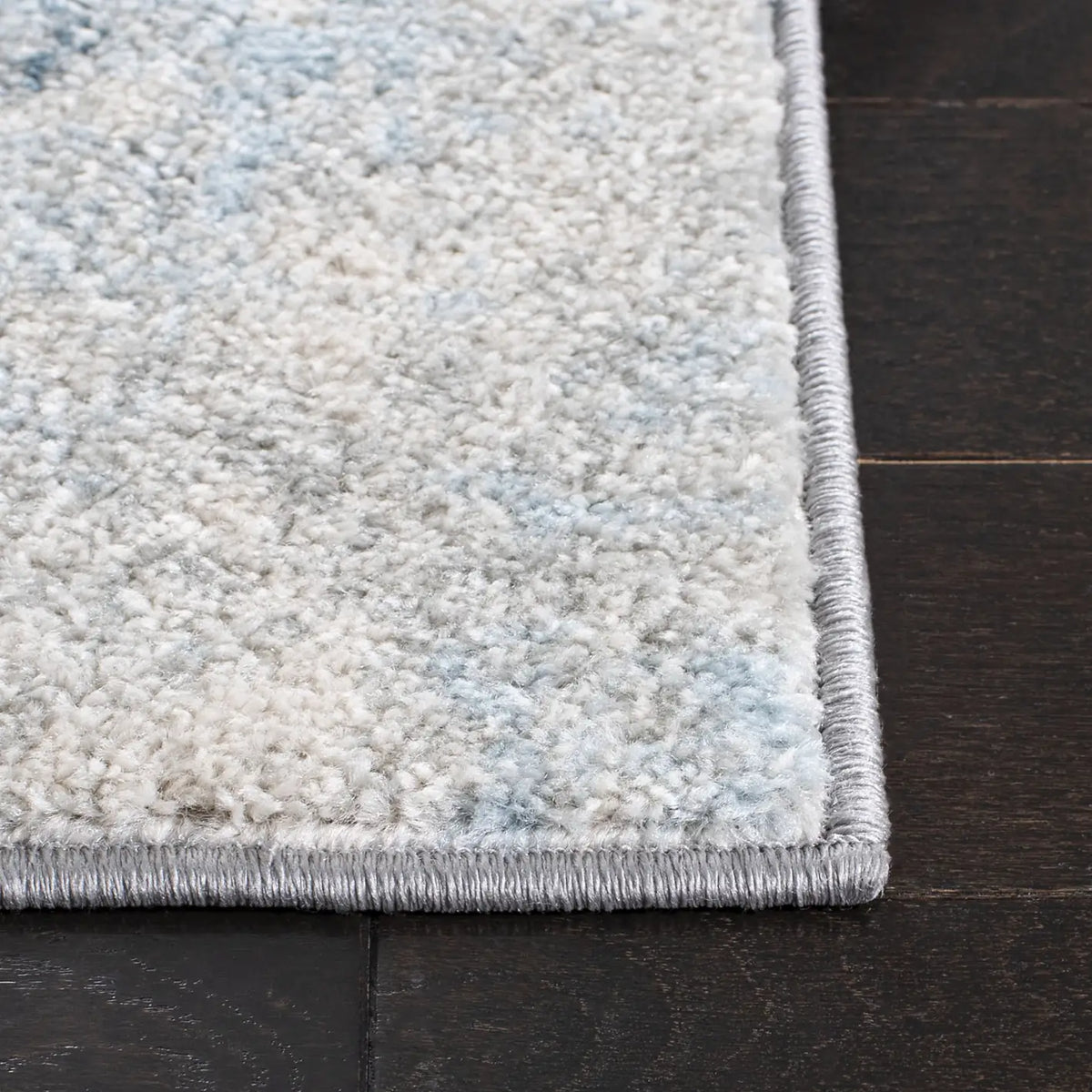 Safavieh Tulum 4'-0" x 6'-0" Rug in Ivory / Blue