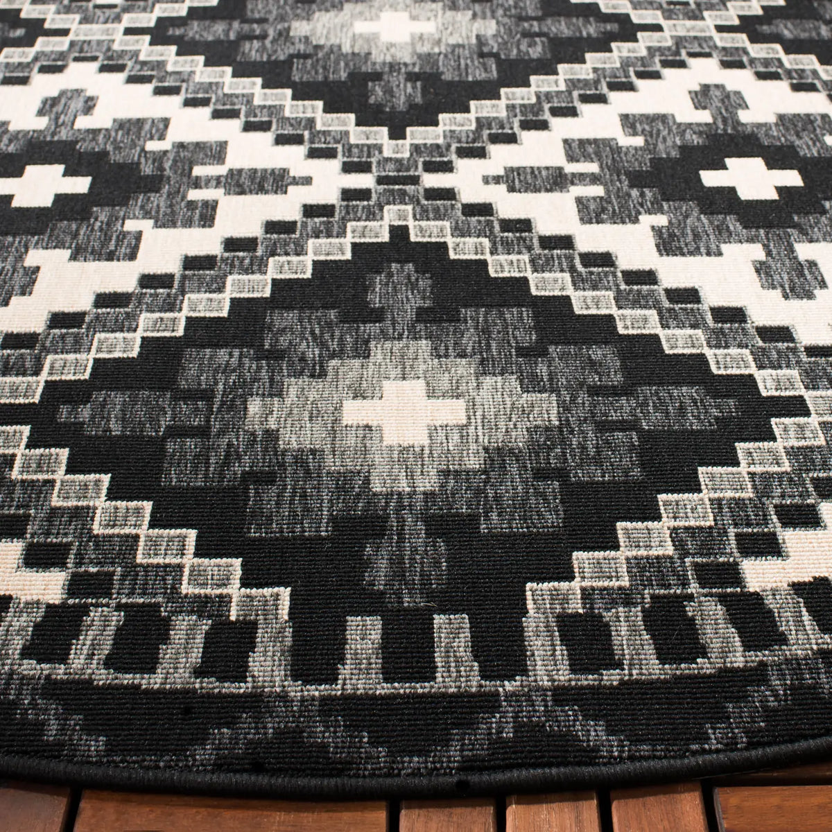 Safavieh Veranda 5'-3" x 5'-3" Rug in Black / Beige