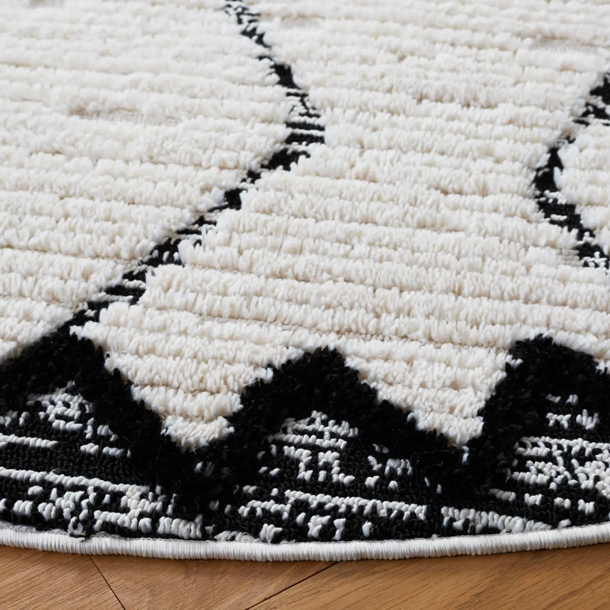 Safavieh Marrakesh 6'-7" x 6'-7" Rug in Ivory / Anthracite