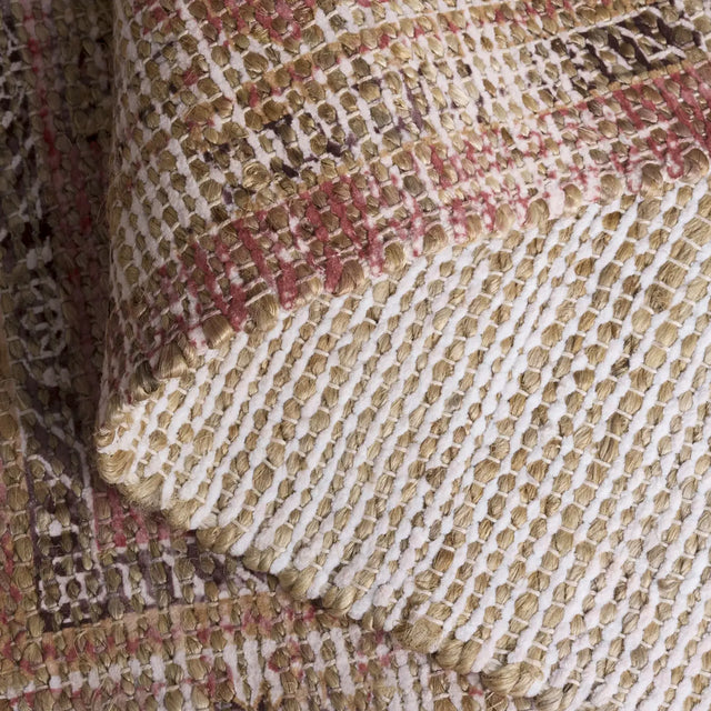 Safavieh Saffron 4'-0" x 6'-0" Rug in Ivory / Pink