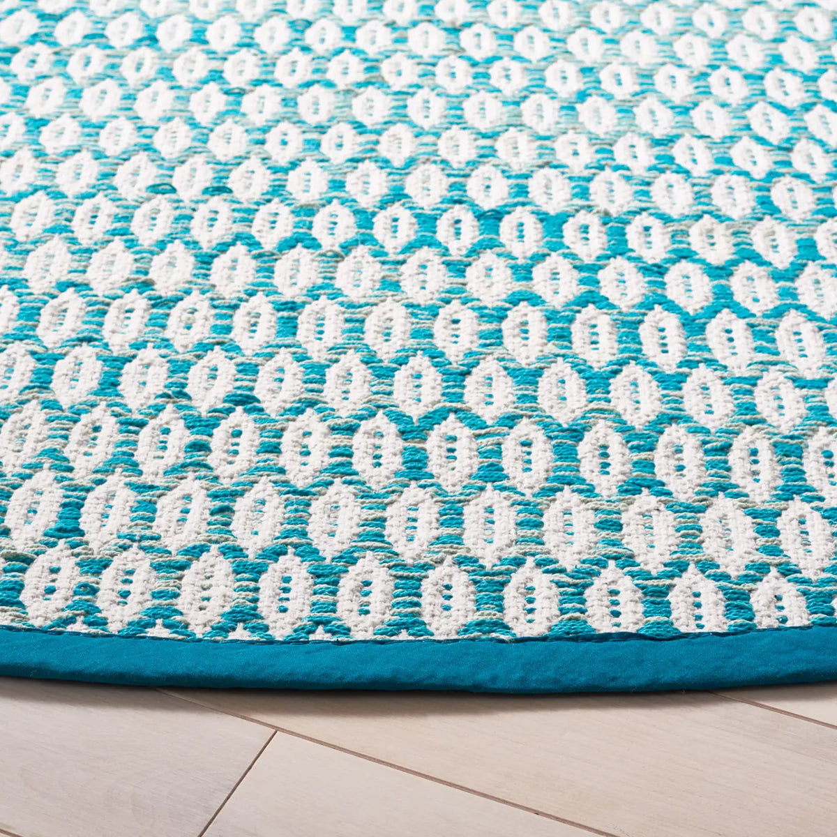 Safavieh Montauk 6'-0" x 6'-0" Rug in Aqua / Ivory