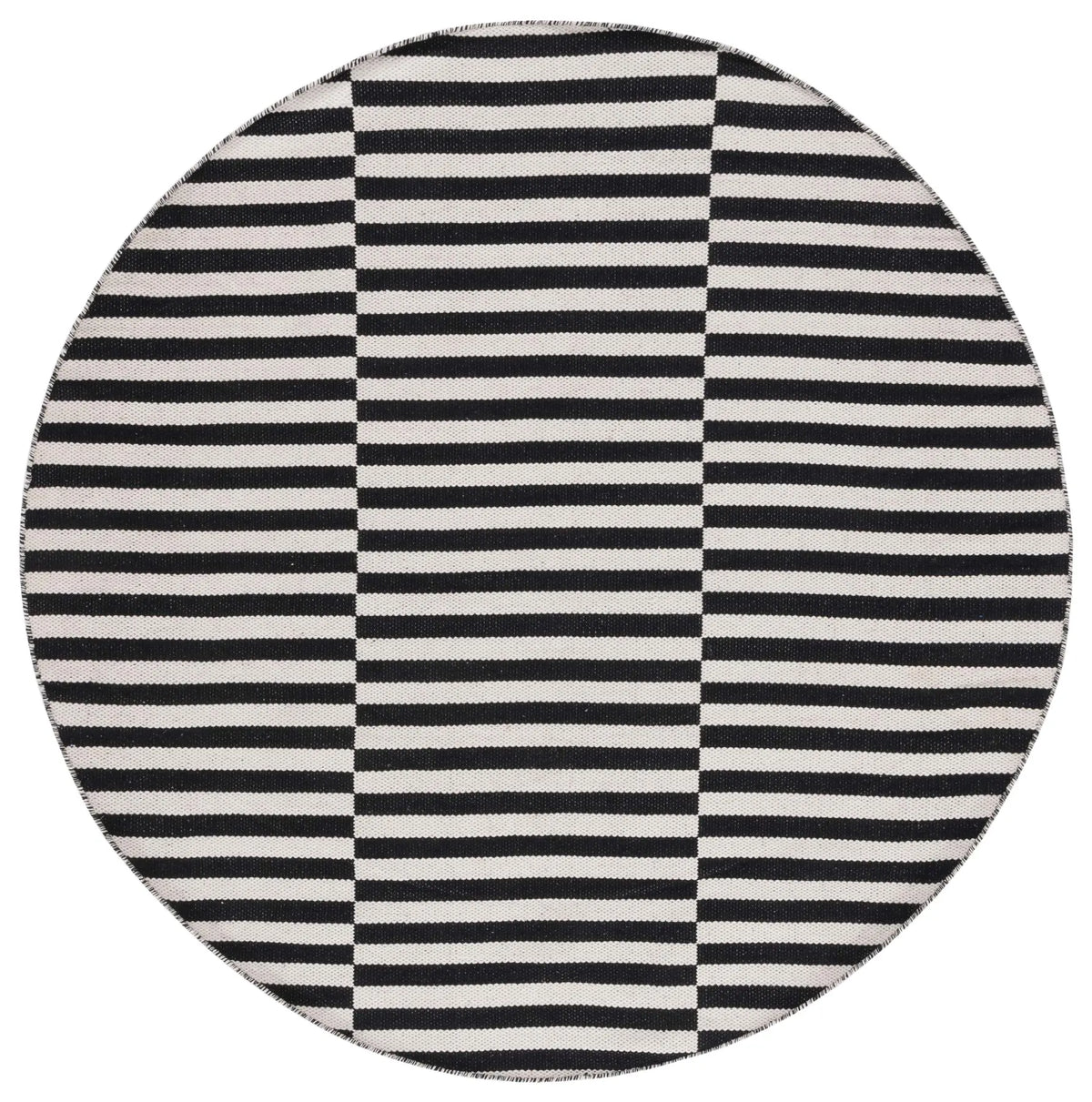 Safavieh Montauk 6'-0" x 6'-0" Rug in Ivory / Black