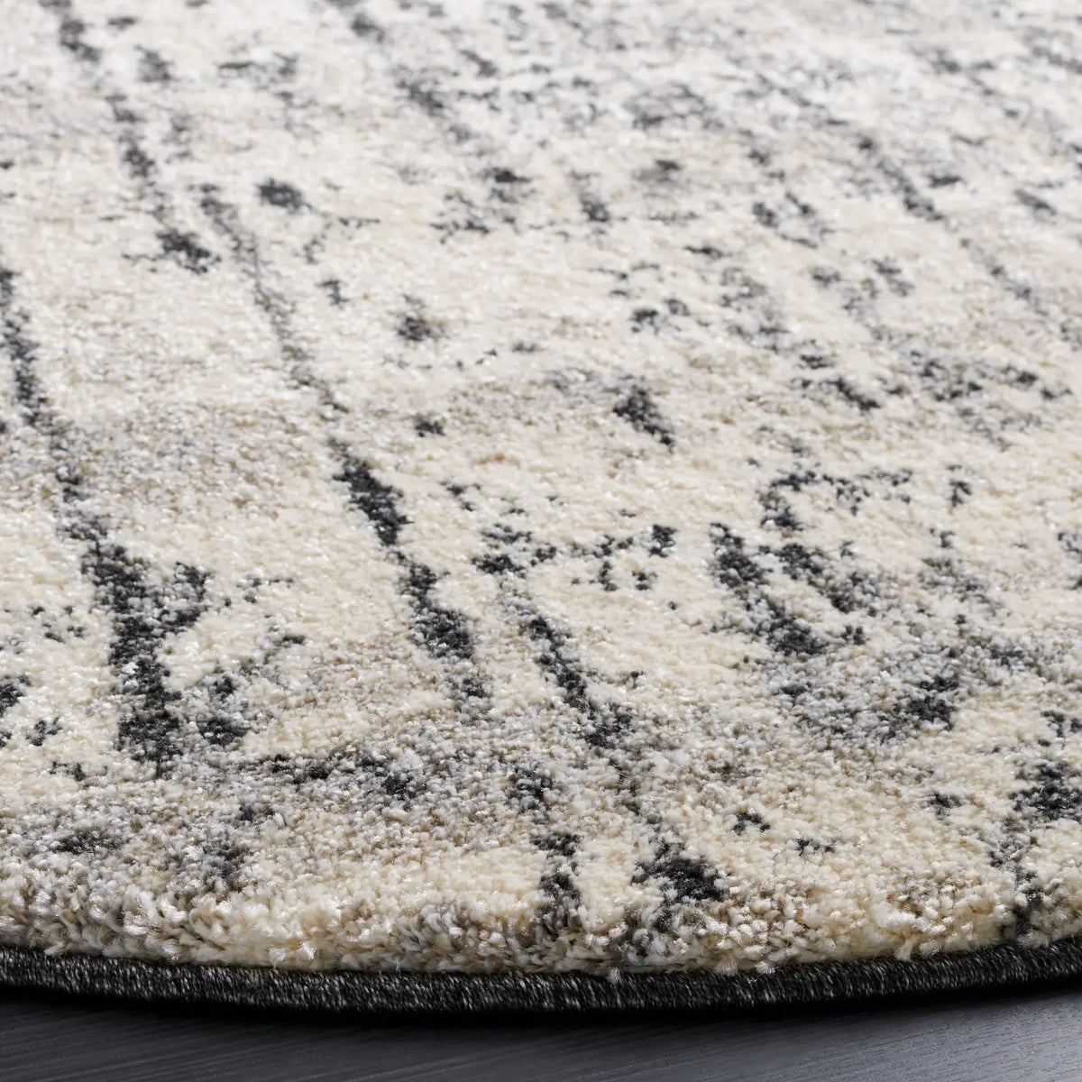 Safavieh Retro 6'-0" x 6'-0" Rug in Black / Light Grey